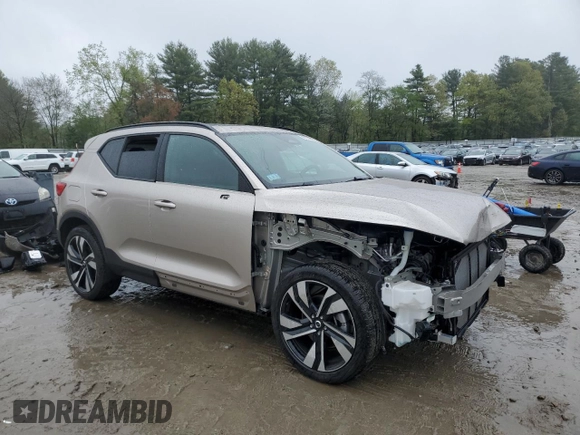 2023 Volvo XC40 Plus Dark Theme с VIN YV4L12UL1P2938143, выставлен на аукционе Copart как лот 55974655 с пробегом 18 336 миль миль и Списание • Salvage title. История ставок и продаж доступна на DreamBid. Изображение 4.