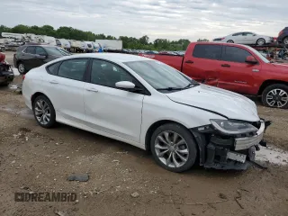 2015 Chrysler 200 S with VIN 1C3CCCBB2FN566004, listed as a Copart auction lot 61148745 with 120,397 mi miles and Clean title. Bid and sale history available at DreamBid. Image 4.