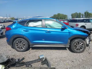 2017 Hyundai Tucson SE with VIN KM8J3CA40HU497758, listed as a IAAI auction lot 40387586 with 118,800 mi miles. Bid and sale history available at carsss.com. Image 14.