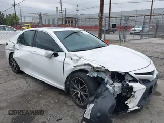 2023 Toyota Camry SE z VIN 4T1T11AK0PU829763, wystawiony jako IAAI lot #42193333 z przebiegiem 30 470 mil mil oraz . Historia ofert i sprzedaży dostępna na DreamBid. Obrazek 1.