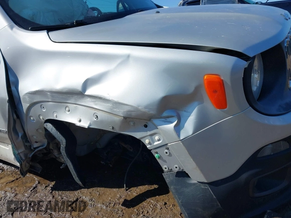 2015 Jeep Renegade Latitude with VIN ZACCJBBT0FPB37763, listed as a IAAI auction lot 41758226 with 93,195 mi miles. Bid and sale history available at carsss.com. Image 6.