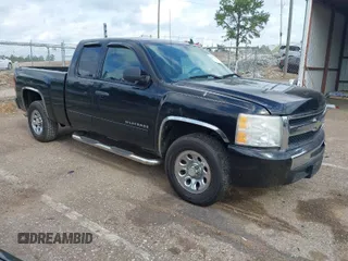 2010 Chevrolet Silverado 1500 LS with VIN 1GCSCREA6AZ245842, listed as a IAAI auction lot 41914724 with 186,952 mi miles. Bid and sale history available at carsss.com. Image 1.