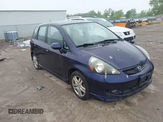 2008 Honda Fit Sport z VIN JHMGD38658S022975, wystawiony jako IAAI lot #42444297 z przebiegiem 142 021 mil mil oraz . Historia ofert i sprzedaży dostępna na DreamBid. Obrazek 1.