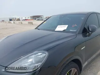 2020 Porsche Cayenne E-Hybrid z VIN WP1BE2AY6LDA55011, wystawiony jako IAAI lot #42242767 z przebiegiem 41 568 mil mil oraz . Historia ofert i sprzedaży dostępna na DreamBid. Obrazek 6.