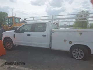 2022 Ford Super Duty F-250 SRW XL with VIN 1FD7W2A66NEF91226, listed as a IAAI auction lot 42099133 with 62,760 mi miles. Bid and sale history available at carsss.com. Image 14.