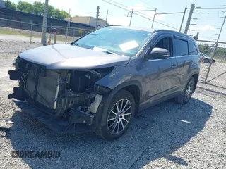 2018 Toyota Highlander SE with VIN 5TDJZRFH1JS895847, listed as a IAAI auction lot 42667973 with 93,876 mi miles and . Bid and sale history available at DreamBid. Image 21.
