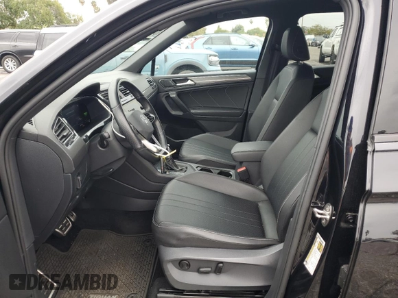 2023 Volkswagen Tiguan SE R-Line Black z VIN 3VVCB7AXXPM033818, wystawiony jako Copart lot #48759425 z przebiegiem 24 260 mil mil oraz Szkoda całkowita • Salvage title. Historia ofert i sprzedaży dostępna na DreamBid. Obrazek 7.