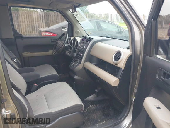 2008 Honda Element EX z VIN 5J6YH28718L012106, wystawiony jako IAAI lot #42365078 z przebiegiem 268 554 mil mil oraz . Historia ofert i sprzedaży dostępna na DreamBid. Obrazek 5.