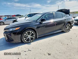 2018 Toyota Camry LE z VIN 4T1B11HK0JU555683, wystawiony jako Copart lot #63570105 z przebiegiem 85 731 mil mil oraz Szkoda całkowita • Salvage title. Historia ofert i sprzedaży dostępna na DreamBid. Obrazek 1.
