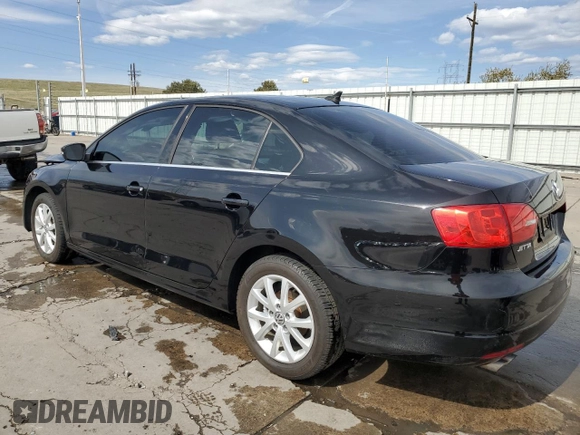 2014 Volkswagen Jetta SE с VIN 3VWD17AJ0EM332598, выставлен на аукционе Copart как лот 52392395 с пробегом 66 389 миль миль и Списание • Salvage title. История ставок и продаж доступна на DreamBid. Изображение 2.