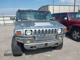 2004 Hummer H2 z VIN 5GRGN23U34H105809, wystawiony jako IAAI lot #42456055 z przebiegiem Nie podano mil oraz . Historia ofert i sprzedaży dostępna na DreamBid. Obrazek 12.