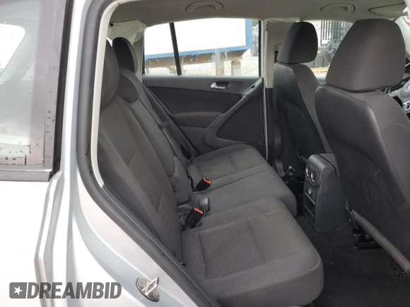 2015 Volkswagen Tiguan SE with VIN WVGAV7AX4FW552810, listed as a Copart auction lot 54490895 with 174,659 mi miles and Salvage title. Bid and sale history available at DreamBid. Image 10.