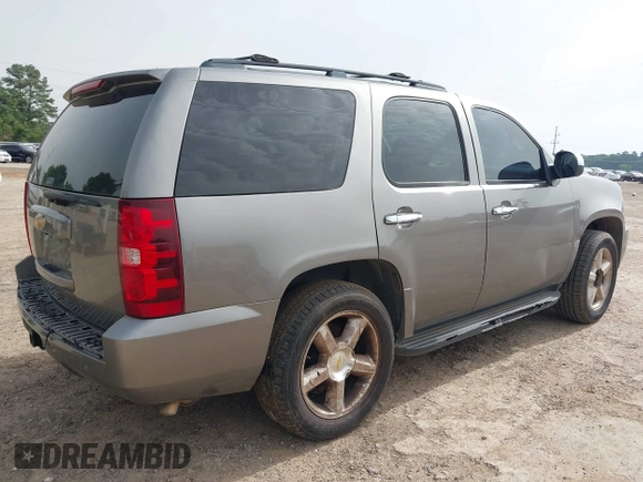 2007 Chevrolet Tahoe LT z VIN 1GNFC13007J351246, wystawiony jako IAAI lot #42270462 z przebiegiem 251 349 mil mil oraz . Historia ofert i sprzedaży dostępna na DreamBid. Obrazek 4.