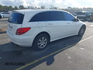 2006 Mercedes-Benz R-Class 3.5L with VIN 4JGCB65E46A014769, listed as a IAAI auction lot 41152052 with 163,288 mi miles. Bid and sale history available at carsss.com. Image 4.