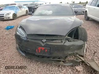 2017 Tesla Model S 60 z VIN 5YJSA1E15HF218686, wystawiony jako Copart lot #44689465 z przebiegiem 101 964 mil mil oraz Szkoda całkowita • Salvage title. Historia ofert i sprzedaży dostępna na DreamBid. Obrazek 10.