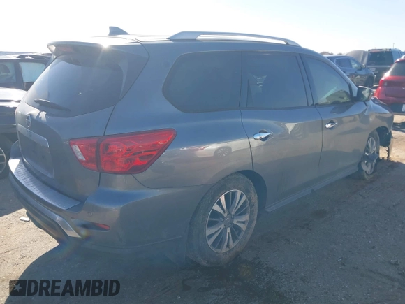 2020 Nissan Pathfinder S with VIN 5N1DR2AN9LC623581, listed as a IAAI auction lot 41232152 with 131,385 mi miles. Bid and sale history available at carsss.com. Image 4.