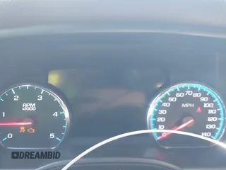 2017 GMC Sierra 2500HD Denali z VIN 1GT12UEY0HF186720, wystawiony jako IAAI lot #41580466 z przebiegiem Nie podano mil oraz . Historia ofert i sprzedaży dostępna na DreamBid. Obrazek 15.