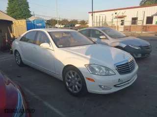 2007 Mercedes-Benz S-Class 5.5L V8 with VIN WDDNG71X07A080612, listed as a IAAI auction lot 42076439 with 232,899 mi miles. Bid and sale history available at carsss.com. Image 1.