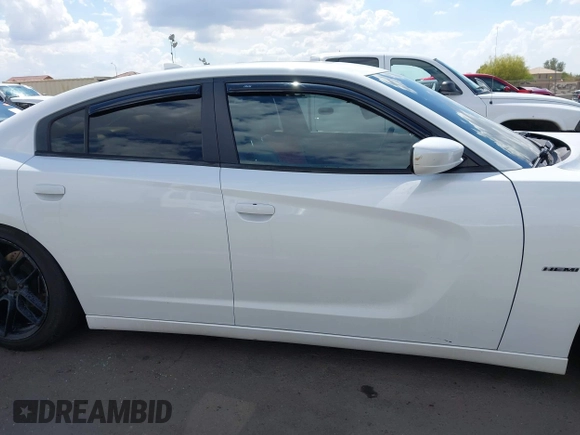 2015 Dodge Charger RT z VIN 2C3CDXCT4FH745861, wystawiony jako IAAI lot #42206349 z przebiegiem 136 061 mil mil oraz . Historia ofert i sprzedaży dostępna na DreamBid. Obrazek 13.