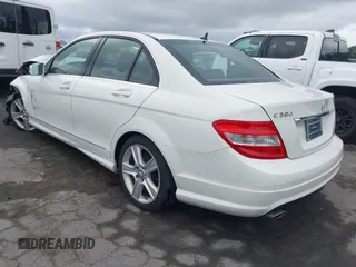 2011 Mercedes-Benz C 300 Sport с VIN WDDGF5EBXBR146530, выставлен на аукционе IAAI как лот 40389541 с пробегом 108 831 миль миль и . История ставок и продаж доступна на DreamBid. Изображение 3.