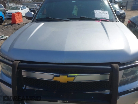 2013 Chevrolet Suburban LS z VIN 1GNWKLEGXDR305591, wystawiony jako IAAI lot #41785334 z przebiegiem 203 613 mil mil oraz . Historia ofert i sprzedaży dostępna na DreamBid. Obrazek 6.