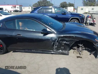 2009 Maserati GranTurismo с VIN ZAMHJ45A590045064, выставлен на аукционе IAAI как лот 42427689 с пробегом 57 113 миль миль и . История ставок и продаж доступна на DreamBid. Изображение 21.