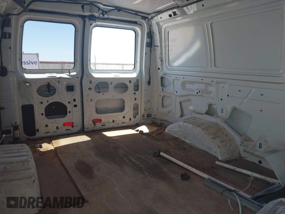 2014 Ford Econoline Cargo Commercial z VIN 1FTNE2EL2EDA81251, wystawiony jako IAAI lot #42326135 z przebiegiem 158 932 mil mil oraz . Historia ofert i sprzedaży dostępna na DreamBid. Obrazek 8.