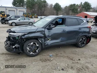 2024 Kia Seltos EX z VIN KNDERCAA2R7639280, wystawiony jako Copart lot #51121135 z przebiegiem 9 854 mil mil oraz Szkoda całkowita • Salvage title. Historia ofert i sprzedaży dostępna na DreamBid. Obrazek 1.