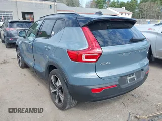 2021 Volvo XC40 z VIN YV4ED3UR9M2600401, wystawiony jako IAAI lot #42082399 z przebiegiem Nie podano mil oraz . Historia ofert i sprzedaży dostępna na DreamBid. Obrazek 3.