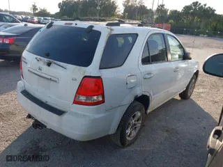 2005 Kia Sorento LX with VIN KNDJD733655418337, listed as a IAAI auction lot 41446936 with 138,524 mi miles. Bid and sale history available at carsss.com. Image 4.