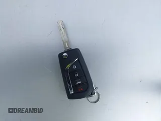 2025 Toyota Corolla LE z VIN 5YFB4MDE2SP229685, wystawiony jako IAAI lot #42083388 z przebiegiem 2 655 mil mil oraz . Historia ofert i sprzedaży dostępna na DreamBid. Obrazek 11.