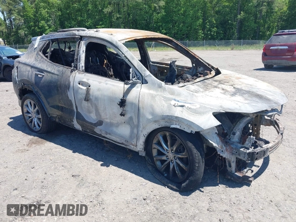 2024 Buick Encore GX Avenir z VIN KL4AMFSL2RB048047, wystawiony jako IAAI lot #42156300 z przebiegiem Nie podano mil oraz . Historia ofert i sprzedaży dostępna na DreamBid. Obrazek 1.