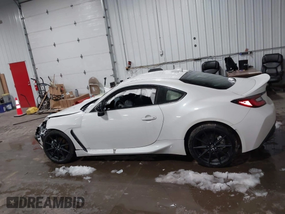 2023 Toyota 86 Premium z VIN JF1ZNBE1XP9765718, wystawiony jako IAAI lot #41945549 z przebiegiem 12 942 mil mil oraz . Historia ofert i sprzedaży dostępna na DreamBid. Obrazek 13.