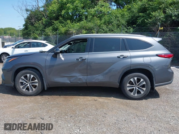 2022 Toyota Highlander XLE with VIN 5TDGZRBH6NS573548, listed as a IAAI auction lot 42398936 with 60,415 mi miles and . Bid and sale history available at DreamBid. Image 15.