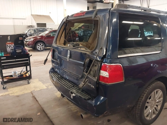 2007 Lincoln Navigator with VIN 5LMFU28597LJ00335, listed as a IAAI auction lot 41291436 with 131,938 mi miles. Bid and sale history available at carsss.com. Image 6.