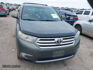 2013 Toyota Highlander Limited with VIN 5TDYK3EHXDS131968, listed as a IAAI auction lot 41610685 with 131,413 mi miles. Bid and sale history available at carsss.com. Image 13.