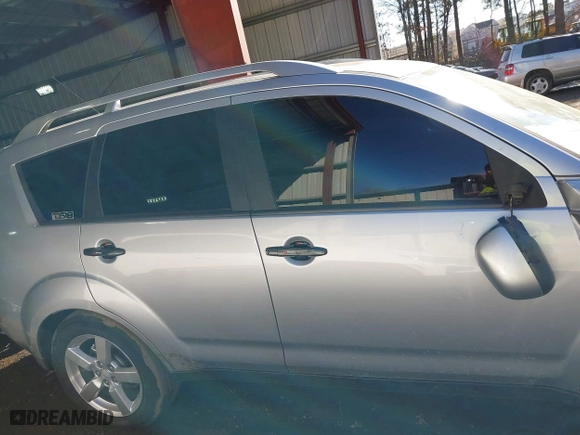 2008 Mitsubishi Outlander XLS with VIN JA4MT41X98Z014198, listed as a IAAI auction lot 41440560 with 228,263 mi miles. Bid and sale history available at carsss.com. Image 14.