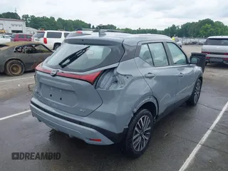2023 Nissan Kicks SV z VIN 3N1CP5CV0PL509549, wystawiony jako IAAI lot #42314220 z przebiegiem 52 589 mil mil oraz . Historia ofert i sprzedaży dostępna na DreamBid. Obrazek 4.