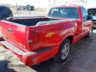 2000 GMC Sonoma SLS w/1SE Pkg with VIN 1GTCS1450Y8258079, listed as a IAAI auction lot 41510246 with 229,220 mi miles. Bid and sale history available at carsss.com. Image 4.