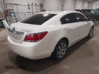 2010 Buick LaCrosse CXL z VIN 1G4GD5EG9AF138023, wystawiony jako IAAI lot #41781571 z przebiegiem 111 448 mil mil oraz . Historia ofert i sprzedaży dostępna na DreamBid. Obrazek 4.