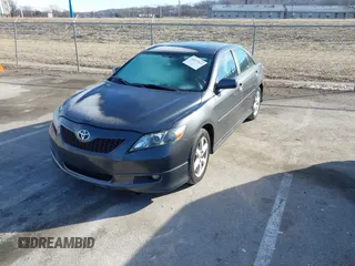 2008 Toyota Camry LE z VIN 4T1BE46K08U196337, wystawiony jako IAAI lot #41577012 z przebiegiem 172 634 mil mil oraz . Historia ofert i sprzedaży dostępna na DreamBid. Obrazek 2.