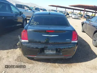 2019 Chrysler 300 S z VIN 2C3CCABG5KH562838, wystawiony jako IAAI lot #42134711 z przebiegiem 118 506 mil mil oraz . Historia ofert i sprzedaży dostępna na DreamBid. Obrazek 16.