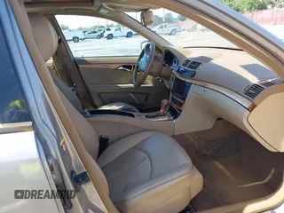 2008 Mercedes-Benz E 350 Luxury z VIN WDBUF56X88B352310, wystawiony jako IAAI lot #42314566 z przebiegiem 171 515 mil mil oraz . Historia ofert i sprzedaży dostępna na DreamBid. Obrazek 5.