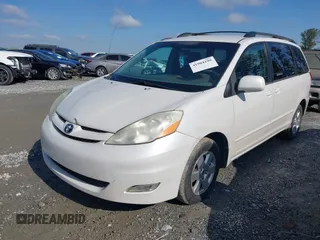 2008 Toyota Sienna XLE with VIN 5TDZK22C58S214124, listed as a IAAI auction lot 41984199 with 272,693 mi miles. Bid and sale history available at carsss.com. Image 2.
