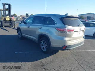 2014 Toyota Highlander XLE with VIN 5TDKKRFHXES024685, listed as a IAAI auction lot 41548281 with 160,000 mi miles. Bid and sale history available at carsss.com. Image 3.