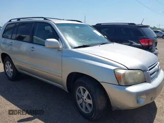 2005 Toyota Highlander z VIN JTEGP21A450063635, wystawiony jako IAAI lot #42239569 z przebiegiem 272 249 mil mil oraz . Historia ofert i sprzedaży dostępna na DreamBid. Obrazek 1.