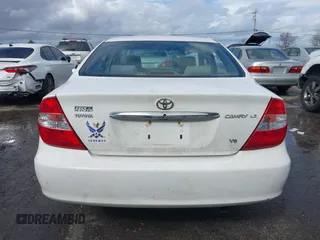 2002 Toyota Camry XLE z VIN 4T1BF30KX2U035422, wystawiony jako IAAI lot #41762363 z przebiegiem 220 465 mil mil oraz . Historia ofert i sprzedaży dostępna na DreamBid. Obrazek 16.