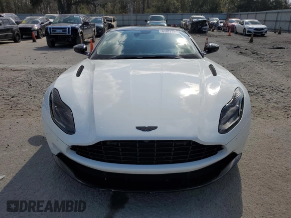 2019 Aston Martin DB11 V8 z VIN SCFRMFAW0KGL05298, wystawiony jako Copart lot #41977185 z przebiegiem 21 000 mil mil oraz Nie do naprawy. Historia ofert i sprzedaży dostępna na DreamBid. Obrazek 5.