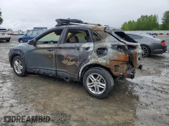 2021 Hyundai Kona SE z VIN KM8K12AA8MU742150, wystawiony jako Copart lot #56840555 z przebiegiem 67 371 mil mil oraz Szkoda całkowita • Salvage title. Historia ofert i sprzedaży dostępna na DreamBid. Obrazek 2.