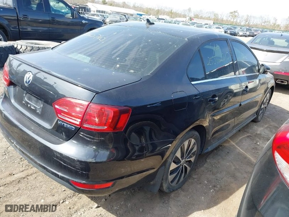 2013 Volkswagen Jetta Sedan Hybrid SE with VIN 3VW637AJ7DM259702, listed as a IAAI auction lot 41799247 with 999,999 mi miles. Bid and sale history available at carsss.com. Image 4.